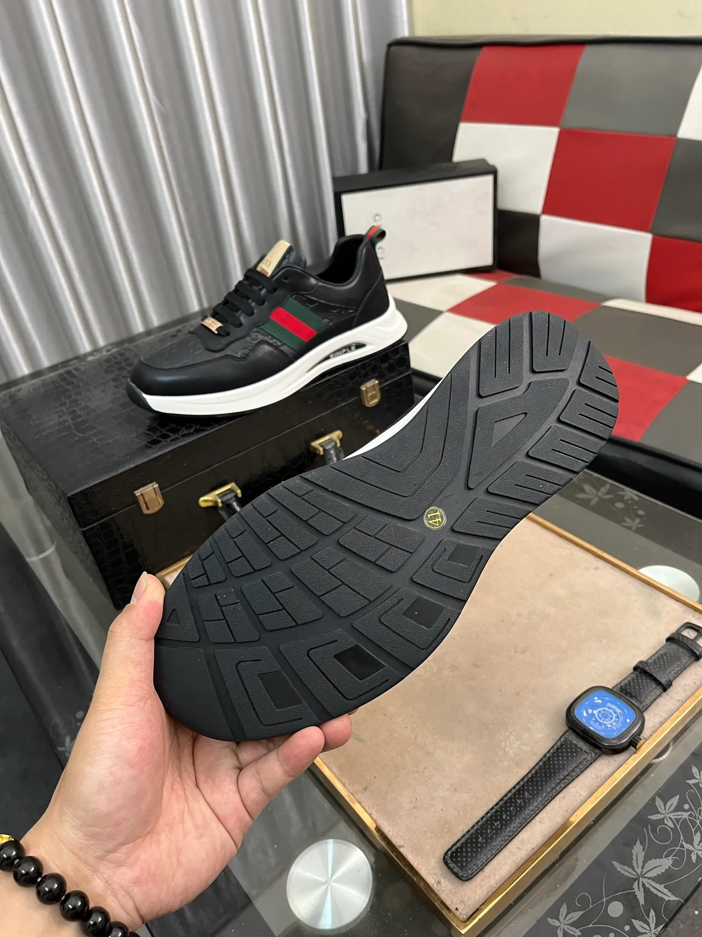 Men's shoes💰420⌚️⌚️[GUCCI] Gucci men's casual shoes are absolutely popular🔥The ultimate matching item for trendy men! The charm of super texture is unstoppable. This is the main recommendation. The upper is made of high-quality cowhide, with pig lining feet and wear-resistant rubber sole. It is noble and elegant! Extremely comfortable🎁🎁You can be as handsome as you want💪 Size 38-44! 2️⃣colors available